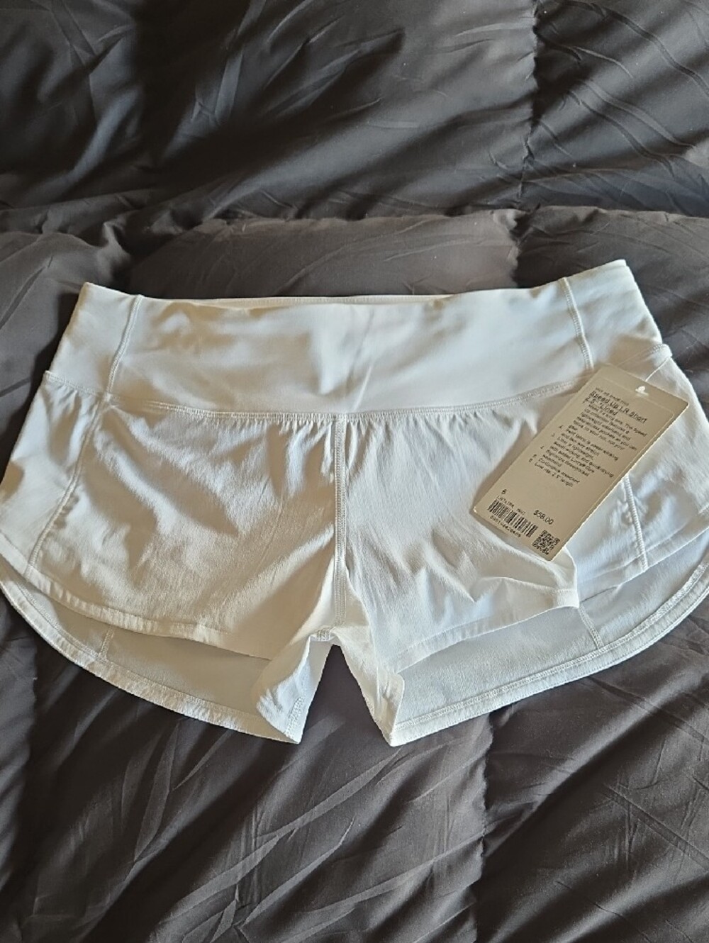 NWT lululemon Speed Up LR Sz 6 Lined White Shorts 2.5 - Picture 2 of 4